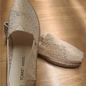 Lace slip on Toms (Brand New/Never Worn)